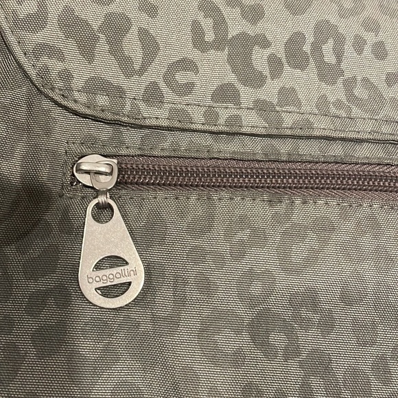 Baggallini Grey Leopard Print Canvas Travel Bag with Adjustable Strap - Picture 9 of 9